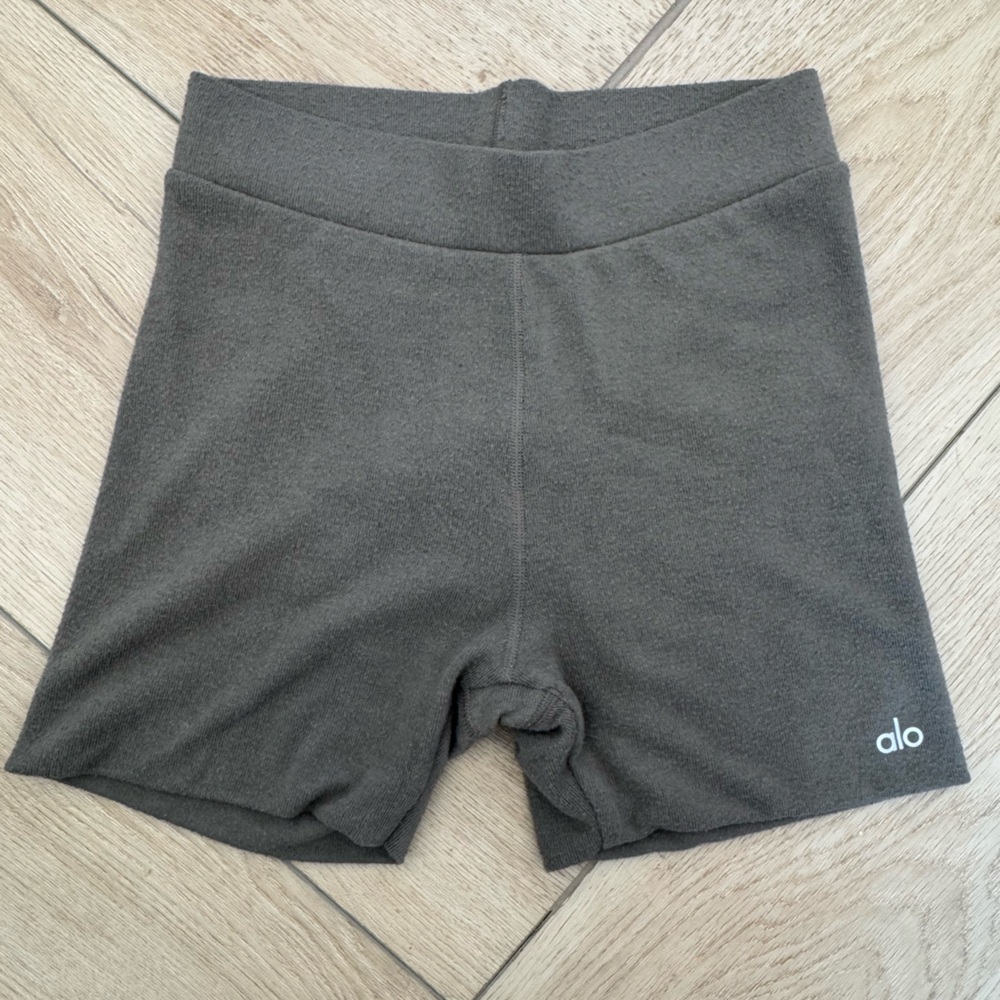 Alo Yoga High Waist Me Time Shorts